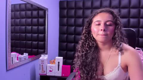 Snapshot of tiny_love_ chatting on October 24, 2025, 3:47 am tiny online show from October 24, 2025, 3:47 am