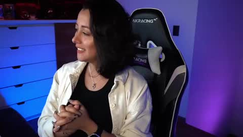 Snapshot of tiny_panther chatting on December 2, 2024, 11:07 pm Ana Molly online show from December 2, 2024, 11:07 pm