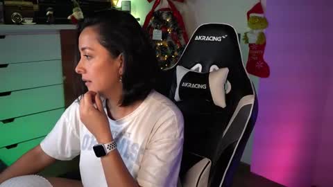 Snapshot of tiny_panther chatting on December 11, 2024, 1:58 am Ana Molly online show from December 11, 2024, 1:58 am