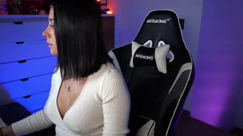 Snapshot of tiny_panther chatting on January 10, 2025, 10:36 pm Ana Molly online show from January 10, 2025, 10:36 pm