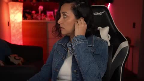 Snapshot of tiny_panther chatting on March 9, 2025, 3:32 am Ana Molly online show from March 9, 2025, 3:32 am