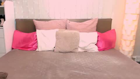 Snapshot of tinydorina19 chatting on January 14, 2025, 9:02 am TinyDorina online show from January 14, 2025, 9:02 am