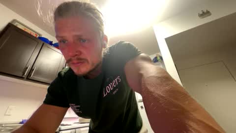 Snapshot of tinypete17 chatting on October 31, 2025, 1:39 am Nomadic Lover online show from October 31, 2025, 1:39 am