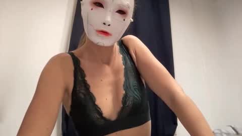 Snapshot of tipsytinkerbell chatting on October 25, 2025, 3:36 am Tinks online show from October 25, 2025, 3:36 am