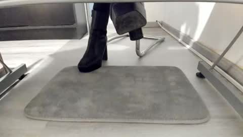 Snapshot of tired33 chatting on December 20, 2024, 5:08 pm Anna online show from December 20, 2024, 5:08 pm