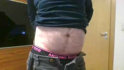 Snapshot of tirolerboy27 chatting on December 17, 2024, 1:49 pm Tirolerboy27 online show from December 17, 2024, 1:49 pm