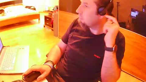 Snapshot of tirolerboy27 chatting on October 23, 2025, 8:35 am Tirolerboy27 online show from October 23, 2025, 8:35 am