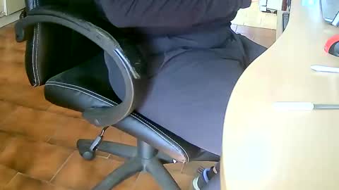 Snapshot of tobikoyuzu chatting on January 24, 2025, 2:51 pm Tobiko online show from January 24, 2025, 2:51 pm