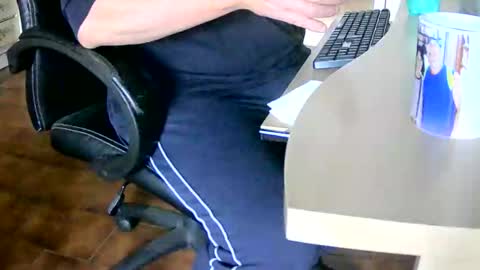 Snapshot of tobikoyuzu chatting on January 27, 2025, 10:38 am Tobiko online show from January 27, 2025, 10:38 am