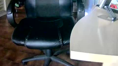 Snapshot of tobikoyuzu chatting on January 27, 2025, 4:43 pm Tobiko online show from January 27, 2025, 4:43 pm