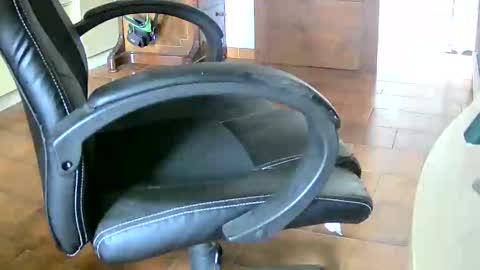 Snapshot of tobikoyuzu chatting on February 18, 2025, 12:39 pm Tobiko online show from February 18, 2025, 12:39 pm