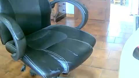 Snapshot of tobikoyuzu chatting on February 18, 2025, 3:43 pm Tobiko online show from February 18, 2025, 3:43 pm