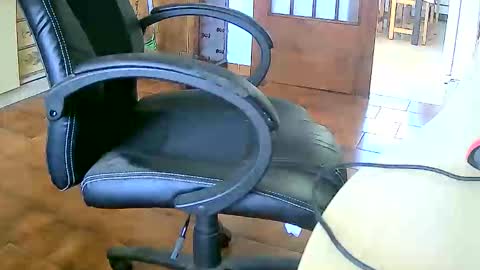 Snapshot of tobikoyuzu chatting on October 20, 2025, 12:49 pm Tobiko online show from October 20, 2025, 12:49 pm