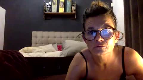 todean77 online show from December 23, 2025, 1:58 am