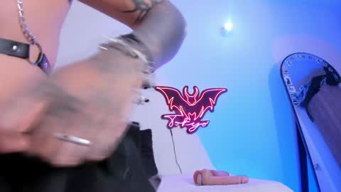   Independent model online show from January 21, 2025, 3:26 am