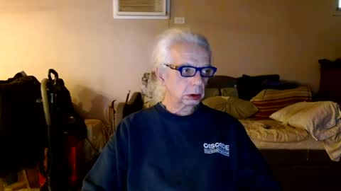 Snapshot of tom112292014 chatting on December 8, 2024, 3:02 pm tom112292014 online show from December 8, 2024, 3:02 pm
