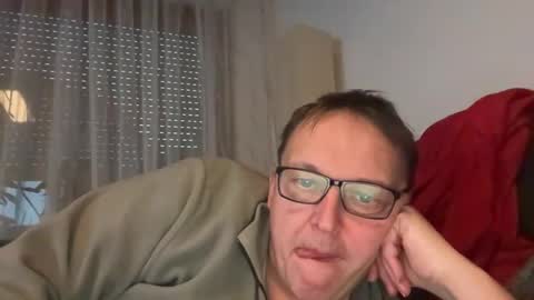 Snapshot of tom6644 chatting on March 8, 2025, 5:33 pm Tom online show from March 8, 2025, 5:33 pm