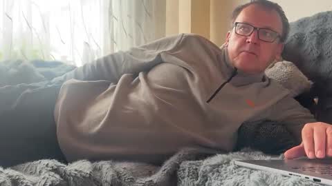 Snapshot of tom6644 chatting on November 9, 2025, 1:20 pm Tom online show from November 9, 2025, 1:20 pm