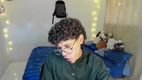 Tom Blue online show from December 2, 2025, 7:31 pm