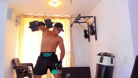 Snapshot of tom_kingfit chatting on December 6, 2024, 5:33 pm SPORTSFIT29 online show from December 6, 2024, 5:33 pm