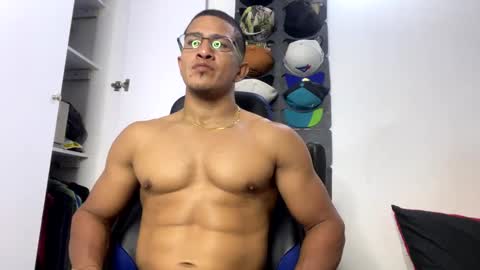 Snapshot of tom_kingfit chatting on February 8, 2025, 1:00 am SPORTSFIT29 online show from February 8, 2025, 1:00 am