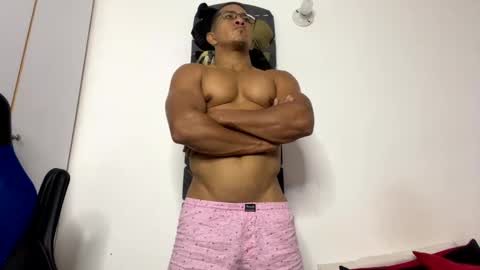 Snapshot of tom_kingfit chatting on February 9, 2025, 12:49 am SPORTSFIT29 online show from February 9, 2025, 12:49 am