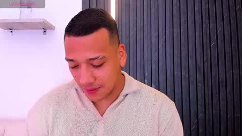 Snapshot of tom_muscle1 chatting on October 22, 2025, 11:54 am Tom muscle1 online show from October 22, 2025, 11:54 am