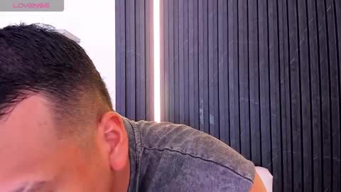 Snapshot of tom_muscle1 chatting on October 23, 2025, 11:53 am Tom muscle1 online show from October 23, 2025, 11:53 am