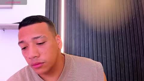 Snapshot of tom_muscle1 chatting on October 24, 2025, 12:01 pm Tom muscle1 online show from October 24, 2025, 12:01 pm