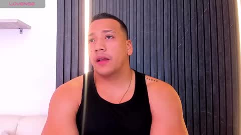 Snapshot of tom_muscle1 chatting on October 26, 2025, 12:22 pm Tom muscle1 online show from October 26, 2025, 12:22 pm