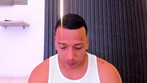 Snapshot of tom_muscle1 chatting on October 28, 2025, 11:47 am Tom muscle1 online show from October 28, 2025, 11:47 am