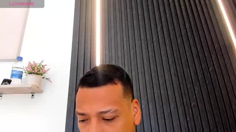 Snapshot of tom_muscle1 chatting on October 31, 2025, 12:06 pm Tom muscle1 online show from October 31, 2025, 12:06 pm