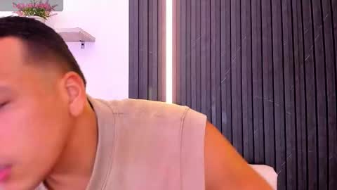 Snapshot of tom_muscle1 chatting on November 2, 2025, 12:29 pm Tom muscle1 online show from November 2, 2025, 12:29 pm