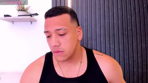 Snapshot of tom_muscle1 chatting on November 5, 2025, 12:05 pm Tom muscle1 online show from November 5, 2025, 12:05 pm