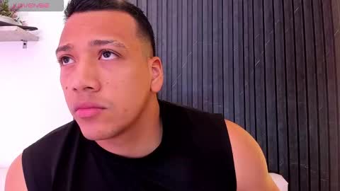 Snapshot of tom_muscle1 chatting on November 6, 2025, 11:55 am Tom muscle1 online show from November 6, 2025, 11:55 am