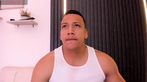 Snapshot of tom_muscle1 chatting on November 8, 2025, 12:05 pm Tom muscle1 online show from November 8, 2025, 12:05 pm