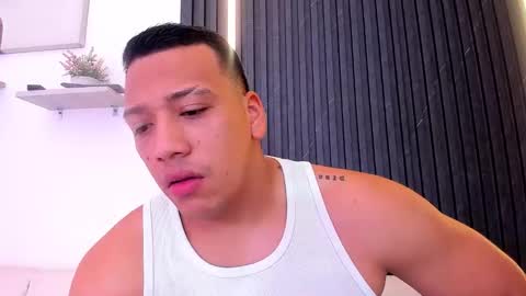 Snapshot of tom_muscle1 chatting on November 12, 2025, 12:05 pm Tom muscle1 online show from November 12, 2025, 12:05 pm