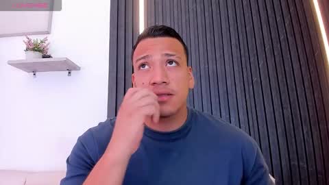 Snapshot of tom_muscle1 chatting on November 16, 2025, 12:22 pm Tom muscle1 online show from November 16, 2025, 12:22 pm