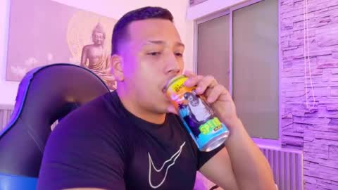 Snapshot of tom_muscle1 chatting on November 17, 2025, 7:41 pm Tom muscle1 online show from November 17, 2025, 7:41 pm