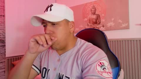 Snapshot of tom_muscle1 chatting on November 21, 2025, 11:53 am Tom muscle1 online show from November 21, 2025, 11:53 am