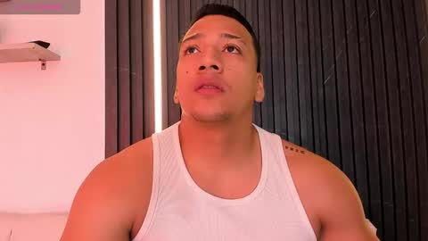 Snapshot of tom_muscle1 chatting on November 23, 2025, 12:27 pm Tom muscle1 online show from November 23, 2025, 12:27 pm