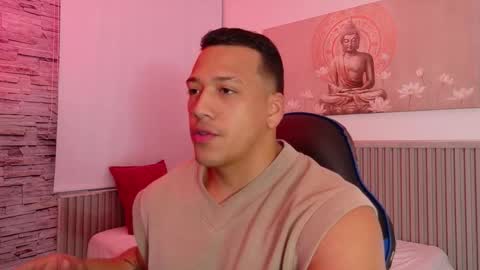 Snapshot of tom_muscle1 chatting on November 26, 2025, 11:55 am Tom muscle1 online show from November 26, 2025, 11:55 am