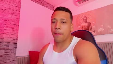 Snapshot of tom_muscle1 chatting on November 27, 2025, 12:07 pm Tom muscle1 online show from November 27, 2025, 12:07 pm