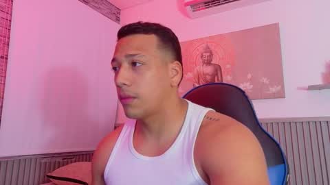 Snapshot of tom_muscle1 chatting on December 5, 2025, 11:41 am Tom muscle1 online show from December 5, 2025, 11:41 am