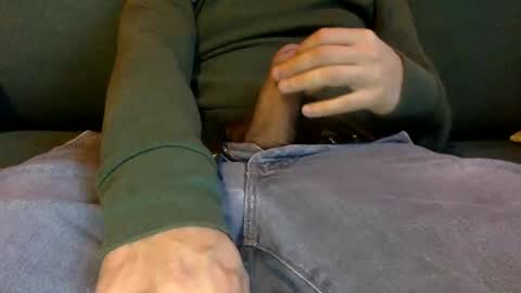 Snapshot of tombi125 chatting on December 7, 2024, 3:30 pm tombi125 online show from December 7, 2024, 3:30 pm