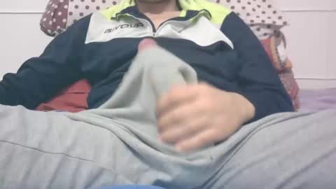 Snapshot of tommaso9046 chatting on February 23, 2025, 2:25 pm tommaso9046 online show from February 23, 2025, 2:25 pm