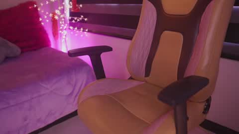 Blue  online show from February 27, 2025, 7:26 pm