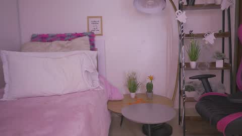 Blue  online show from November 4, 2025, 12:04 pm