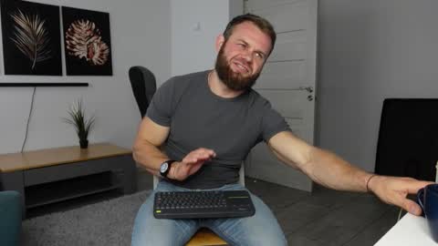  tommy burnzzz  online show from October 8, 2025, 6:33 am