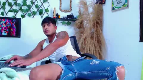 Snapshot of tommy_hotguy chatting on September 11, 2025, 3:45 pm tommy online show from September 11, 2025, 3:45 pm